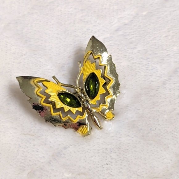 Vintage Yellow & Goldtone Butterfly Brooche w/ Green Marquee Rhinestone Accent - Picture 3 of 8